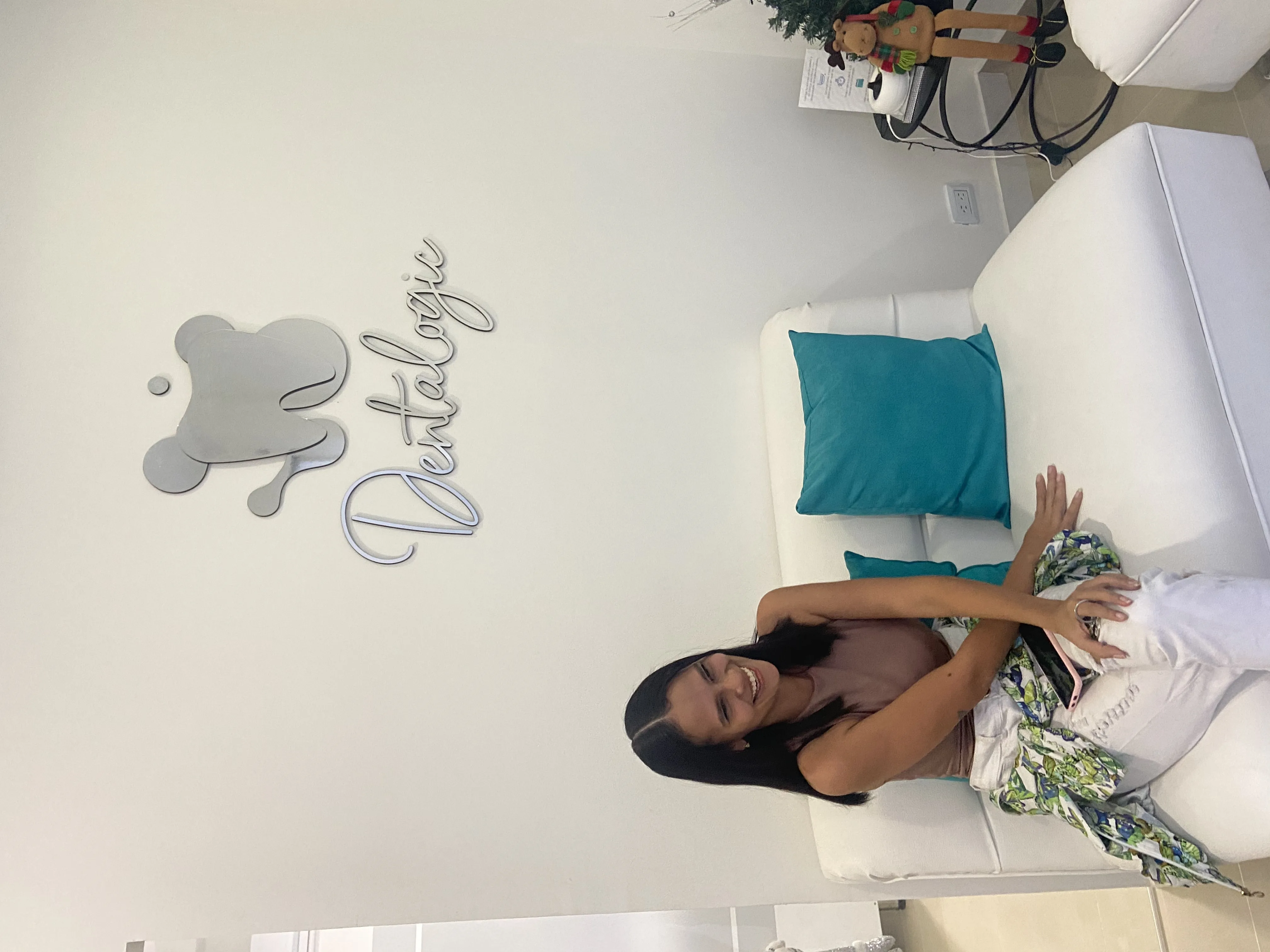 Sala de espera clínica Dentalogic Cali, Valle del Cauca